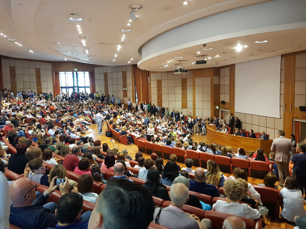 "Rimuovere Scura", in mille a manifestazione in Consiglio regionale tra operatori settore e politici