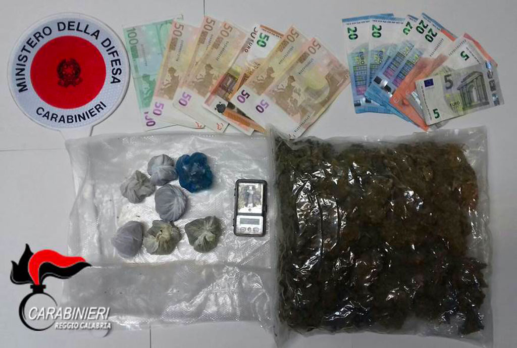 Un arresto per detenzione e spaccio di marijuana a Reggio