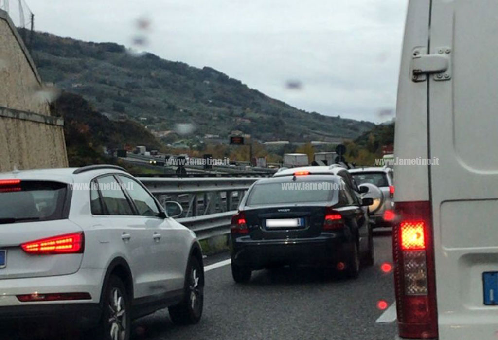 Maxitamponamento su A2 a San Mango d’Aquino: sette auto coinvolte, feriti