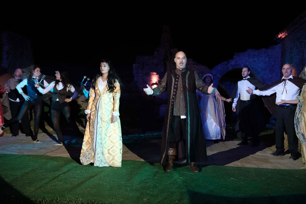 "Giulietta e Romeo" degli artisti di G.A.L.A. in scena al castello di Savuto-Cleto