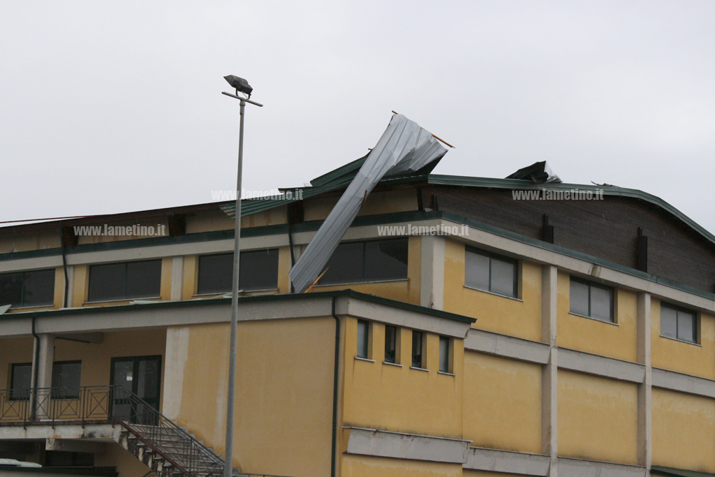 Lamezia: maltempo, approvato progetto definitivo e indetta gara d’appalto per ripristino tetto palestra Gatti