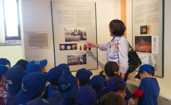 Lamezia, mostra “Colori@mo2” con piccoli studenti scuola dell’Infanzia Fusco