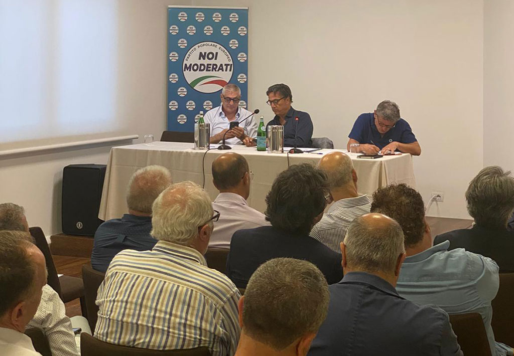 foto-assemblea-regionale-noi-moderati-calabria-1_737c6.jpg