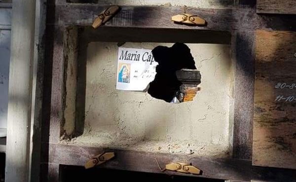Grave intimidazione nel catanzarese: bruciata bara madre di un consigliere comunale