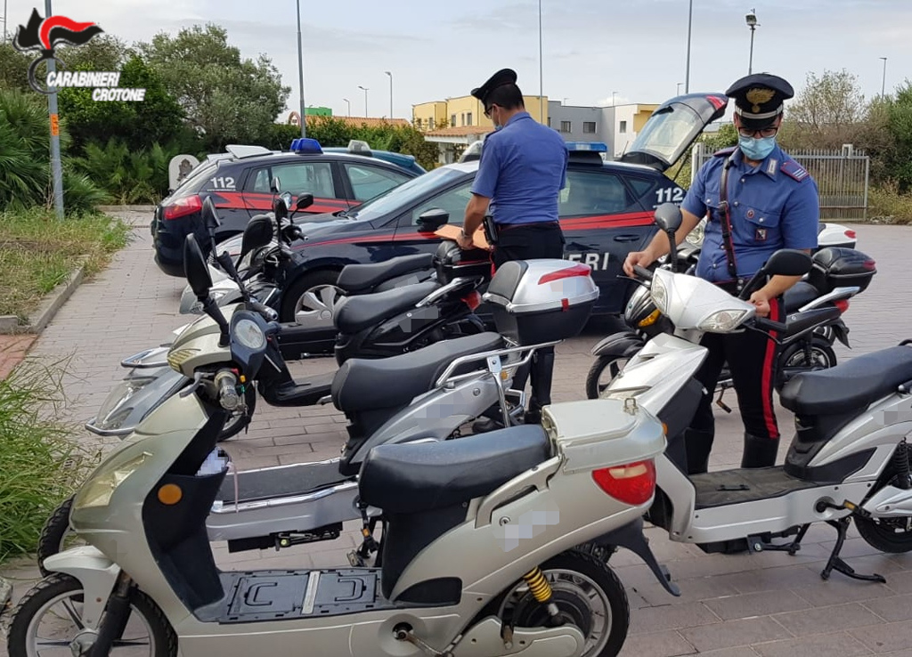 Biciclette elettriche modificate, sanzioni e sequestri dei Carabinieri a Crotone