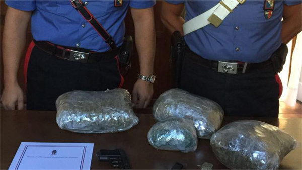    Nascondeva 2 kg marijuana in casa, arrestato 50enne a Cosenza