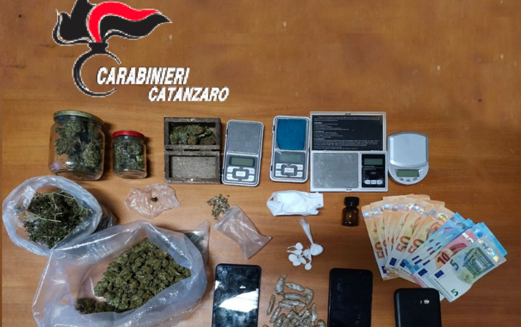 Servizi antidroga nel catanzarese, arrestati due giovani