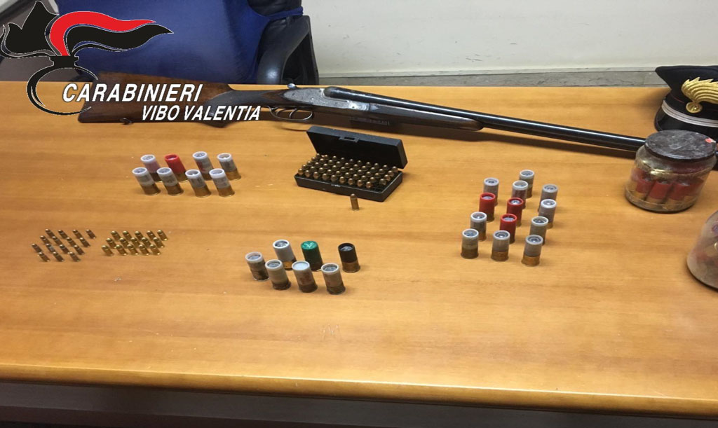 Fucile e cartucce trovate da carabinieri nelle campagne del vibonese