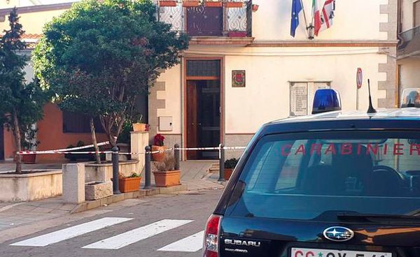 Pensionato muore per scoppio ordigno a Taverna, ipotesi suicidio 