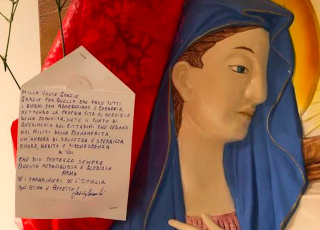25 aprile, rosa rossa e lettera ringraziamento di un cittadino di Vibo ai carabinieri
