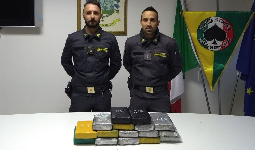 Sequestrati 16 panetti di cocaina purissima al porto di Gioia Tauro, proveniva da Buenos Aires 