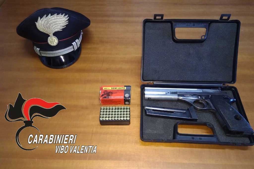 Arma clandestina nascosta in un materasso, un arresto nel vibonese 