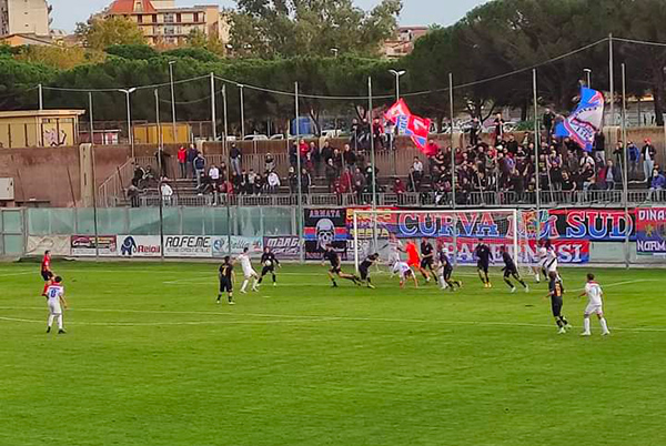 L'Fc Lamezia Terme coglie la quarta vittoria consecutiva e resta a -4 dalla vetta