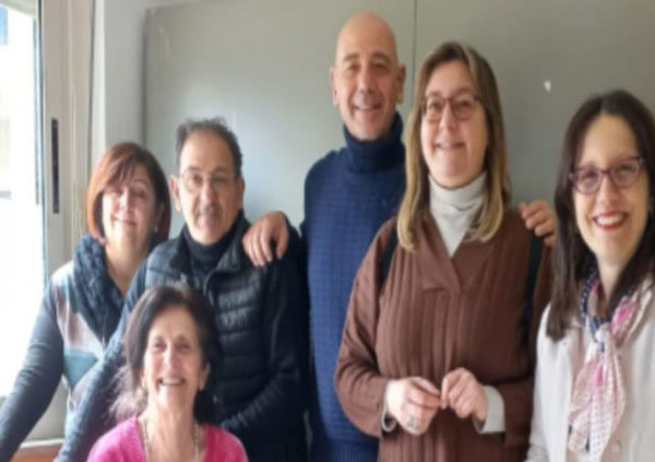 foto-di-gruppo-con-ds-docenti-e-personale-ATA_788d2.jpg