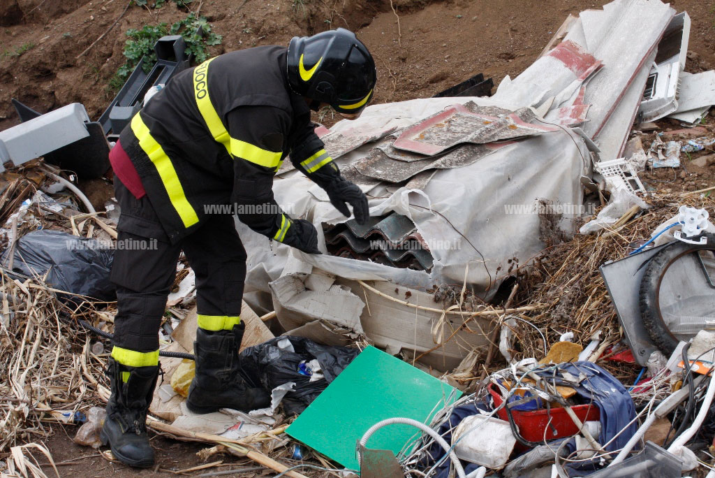 Lamezia: vigili del fuoco scoprono eternit da smaltire a Scordovillo 