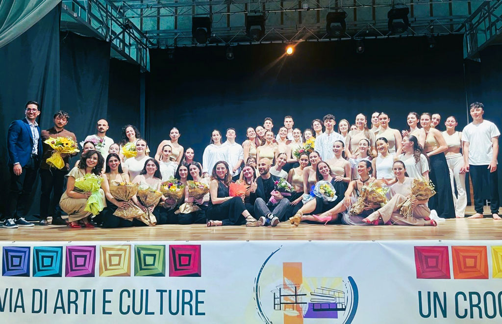 foto-finale-spettacolo-danza_b4ba7.jpg
