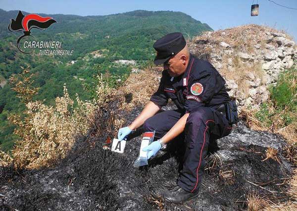 Lanterne per festa religiosa provocano rogo, una denuncia nel cosentino