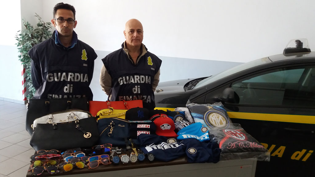 Sequestrati 800 capi contraffatti e verbalizzate 70 mancate emissioni di scontrini durante fiera di San Francesco a Paola