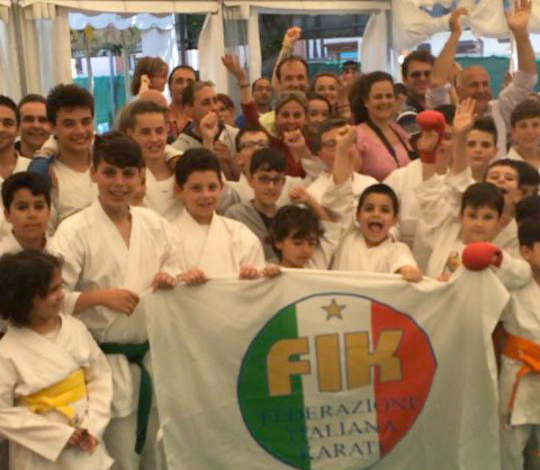 Karate: 28 atleti lametini vincono il torneo “Le tre Province” 