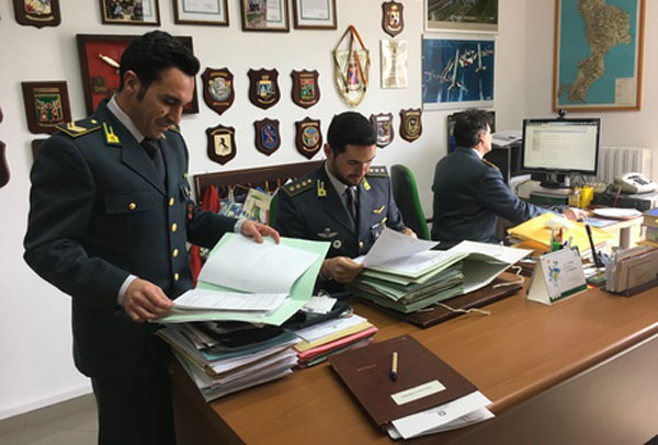 Truffe assicurative, 4 arrestati tra cui un medico a Reggio Calabria
