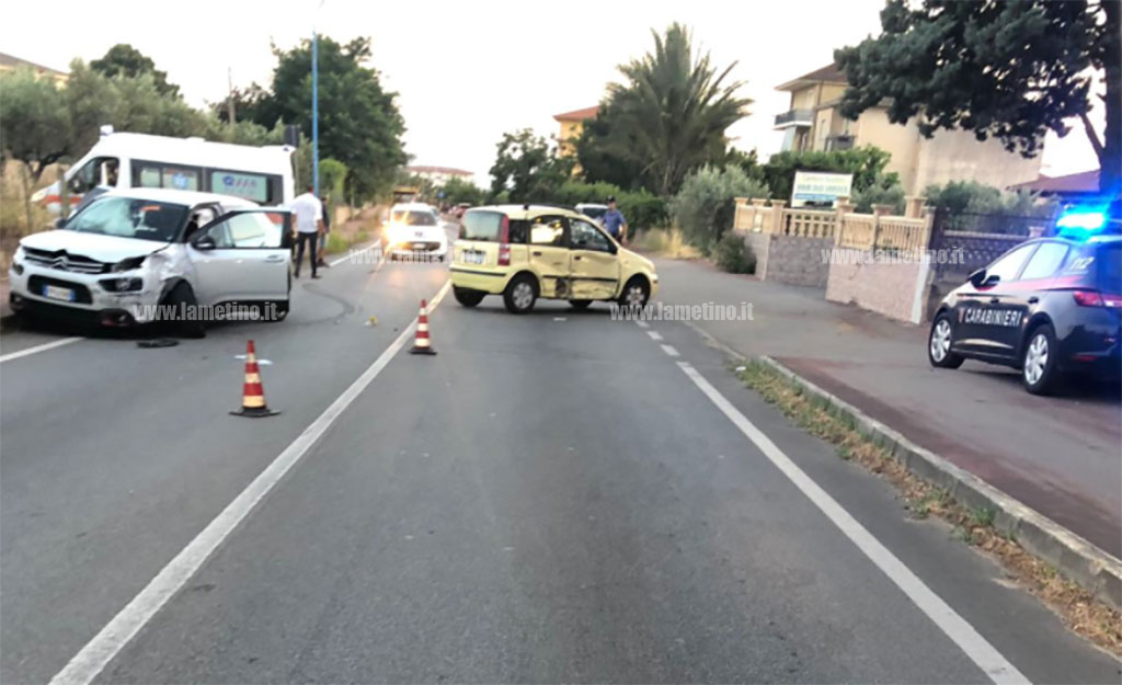 Lamezia, scontro tra due auto in via dei Bizantini: feriti