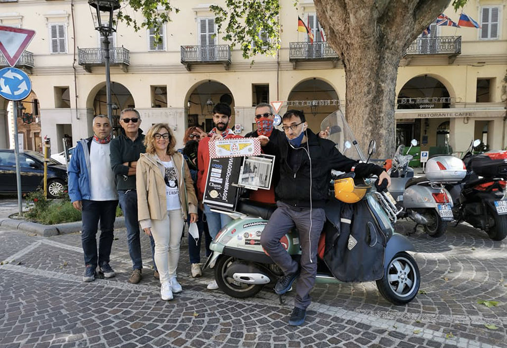 A Lamezia unica tappa calabrese per la vespa-libreria viaggiante di Miraggi