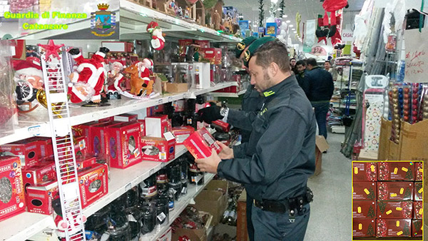 Lamezia, sequestrate 27.900 luminarie natalizie pericolose per i consumatori