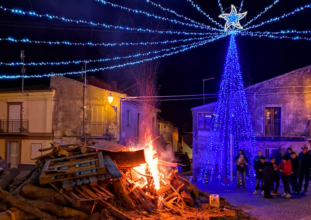 "Aspettando il Natale", Maida in festa: si parte oggi con accensione delle luminarie
