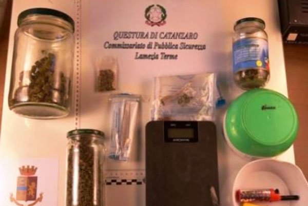 Lamezia, non si ferma all'Alt: Polizia arresta 36enne per detenzione di marijuana