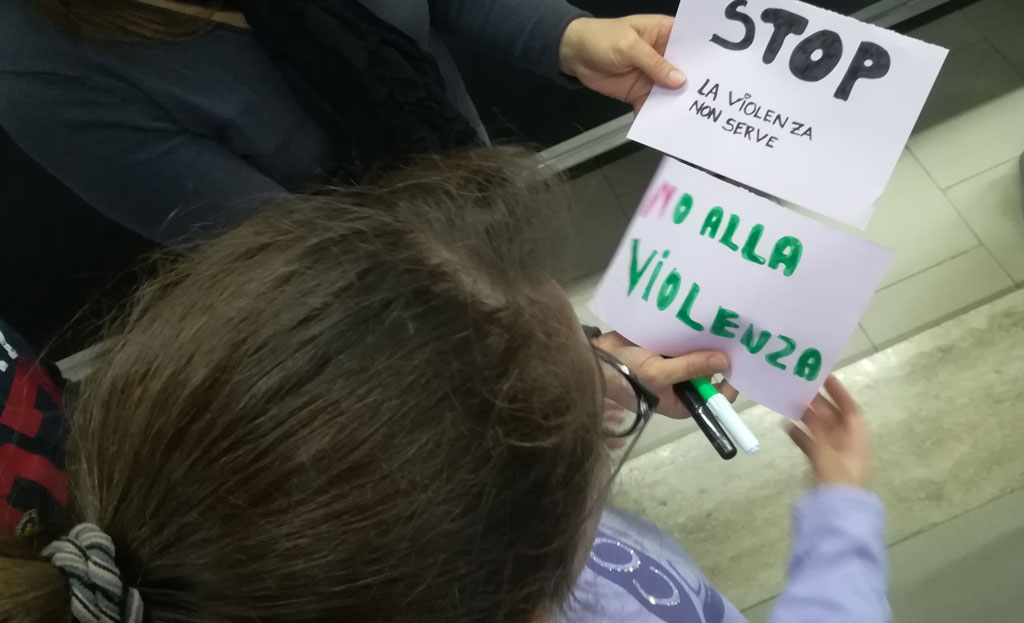 Lamezia, alla Manzoni Augruso un "laboratorio di emozioni" per dire no alla violenza