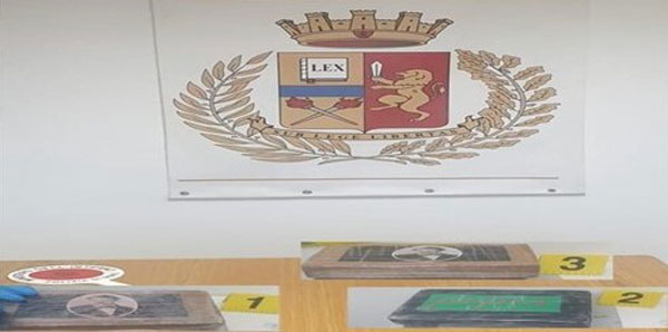 Ad imbarcaderi di Villa San Giovanni con 4 chili di cocaina in auto, arrestata