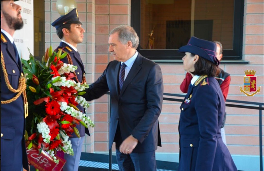A Catanzaro la Polizia di Stato rende onori all’Agente Scelto Pasquale Apicella