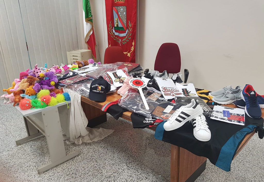 foto-polizia-locale-sequestri-fiera.jpg