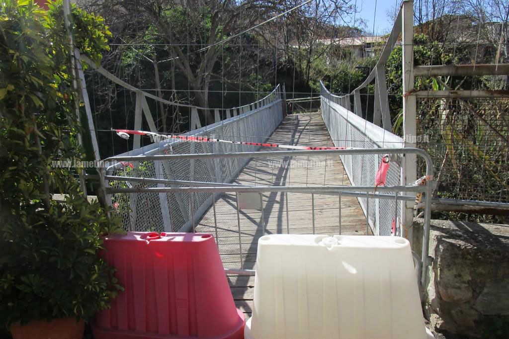 Lamezia, ponte chiuso in zona Timpone. Pd su appello residenti: “Non si può isolare il quartiere dalla città”