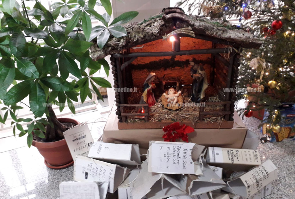 Lamezia, atmosfera natalizia in Procura: allestito presepe e albero