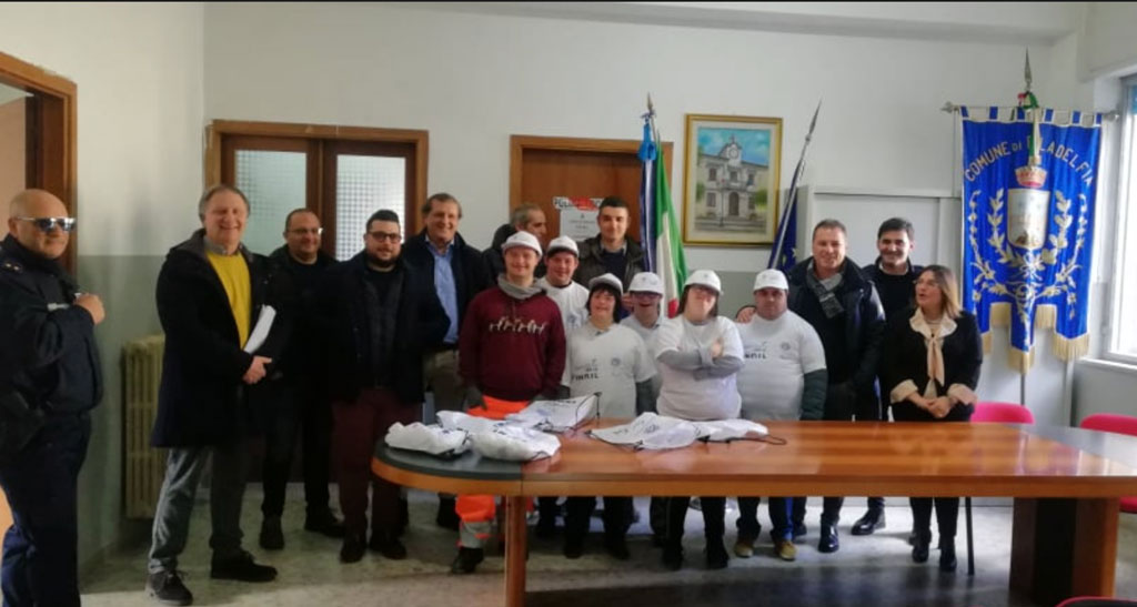 Iniziativa di solidarietà con ragazzi down di Filadelfia al Comune