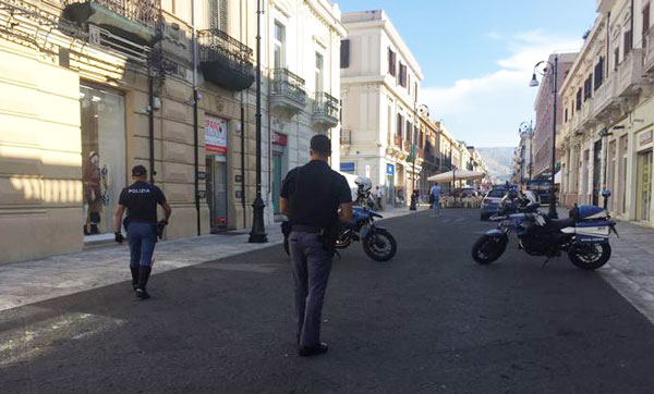 foto-reggio-c-falso-allarme-bomba11092018.jpg