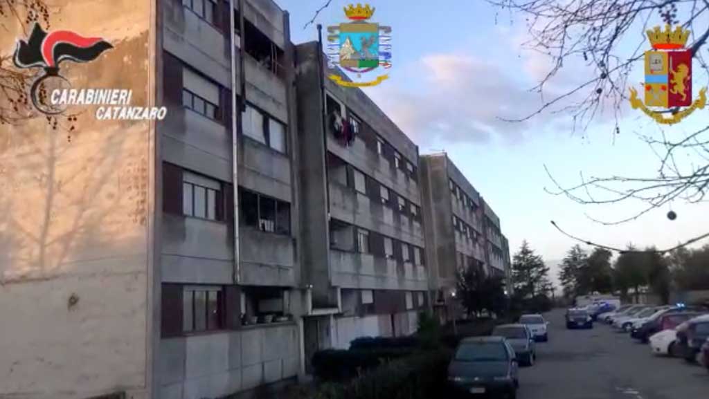 foto-san-pietro-cc-polizia-gdf-controlli1.jpg