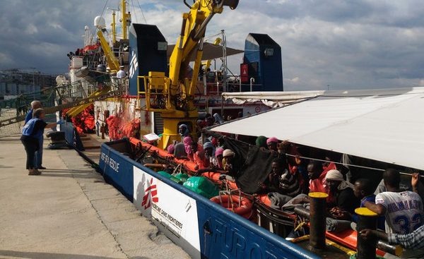 Arrivata a Reggio Calabria nave "Dignity", anche salma donna incinta