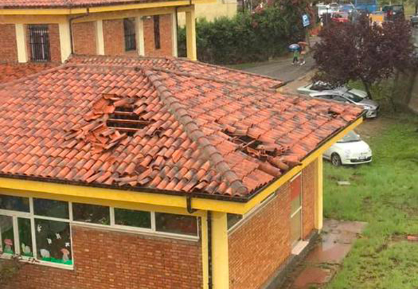 Maltempo, tromba d'aria nel vibonese: danni ad edifici e auto 