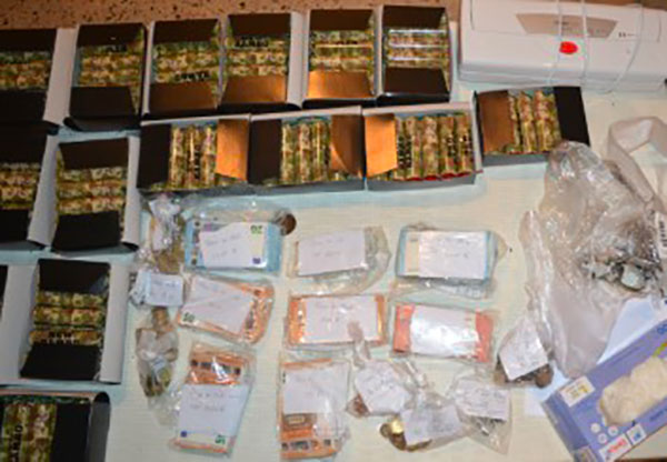 Sequestrati denaro e 220 petardi in un'abitazione a Reggio Calabria