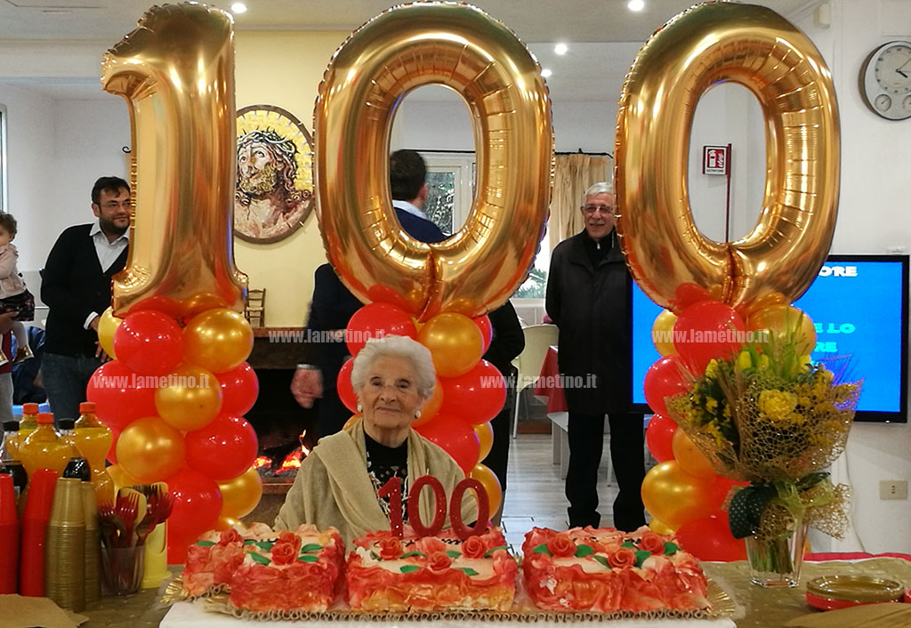Lamezia, la signora Maria spegne le sue 100 candeline: grande festa alla Casa di Riposo Tamburelli