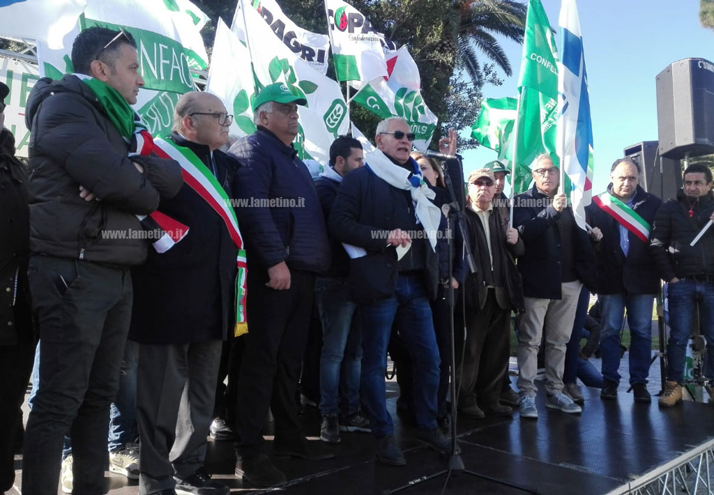 foto-sindaci-org-2'19-palco-protesta.jpg