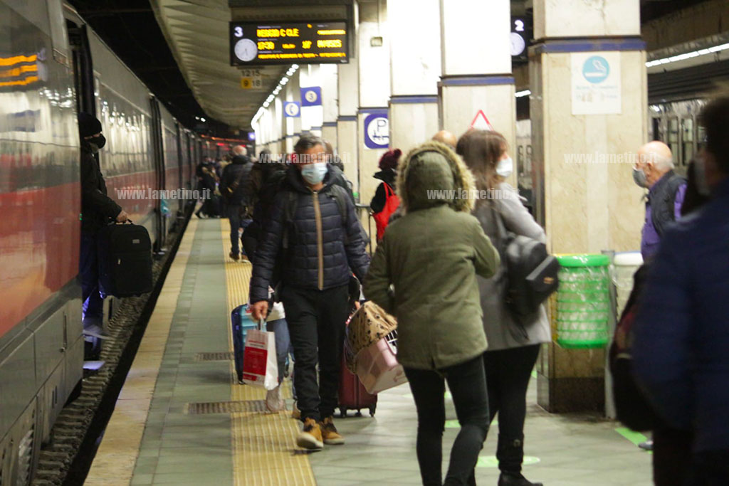 Lamezia, alla stazione centrale i primi rientri in vista del nuovo lockdown