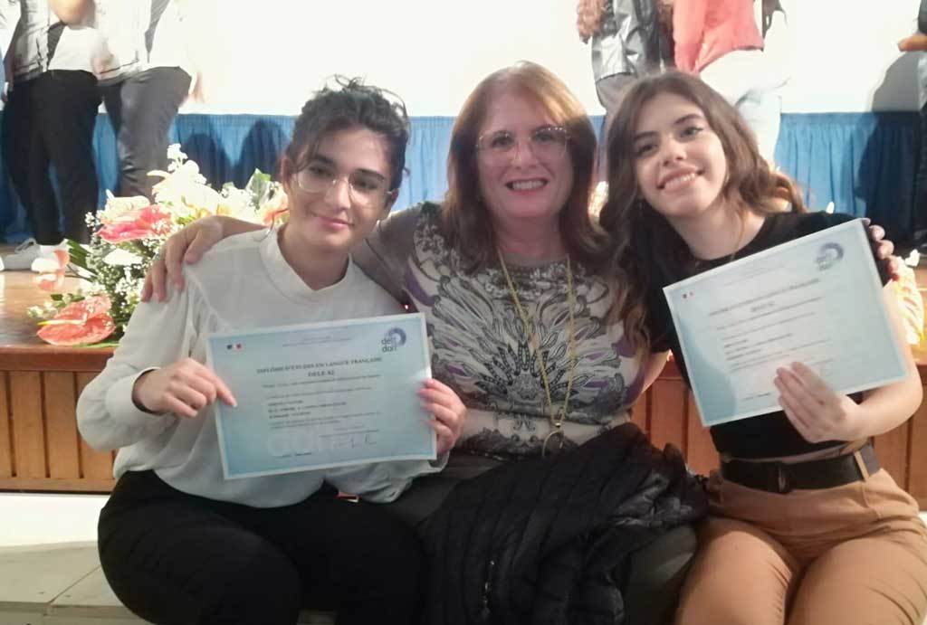 Lamezia, studentesse I.T.E. "Valentino De Fazio" premiate per ottimi risultati nello studio della lingua francese