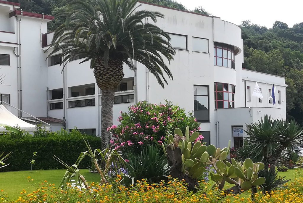 Tutto pronto per il premio "La rosa nel bicchiere" nel corso della settima edizione di "Liriche e note e…" il 9 agosto alle Terme Caronte