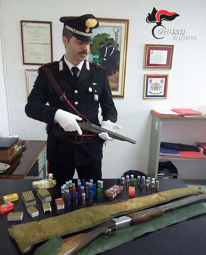 Detenevano armi e munizionamento clandestini, ai domiciliari padre e figlia a Botricello