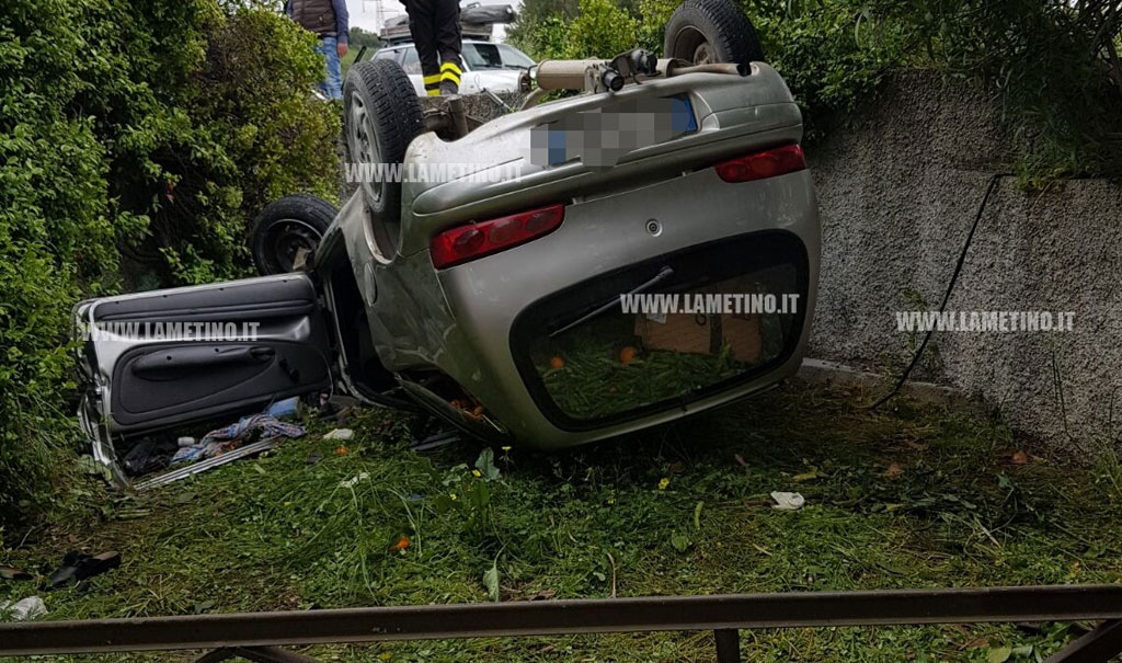 Auto si ribalta su strada provinciale direzione Maida: muore donna, gravemente ferito il marito