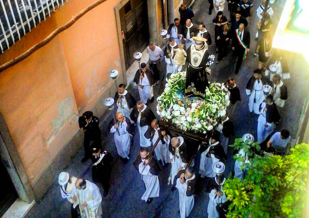 Lamezia, festa di Sant'Antonio anche sui social per immortalare i momenti più belli