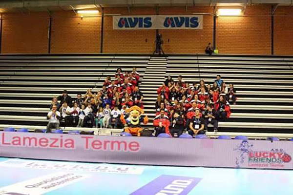 Top Volley Latina in campo al fianco di AbbVie con i ragazzi della Lucky Friends Lamezia